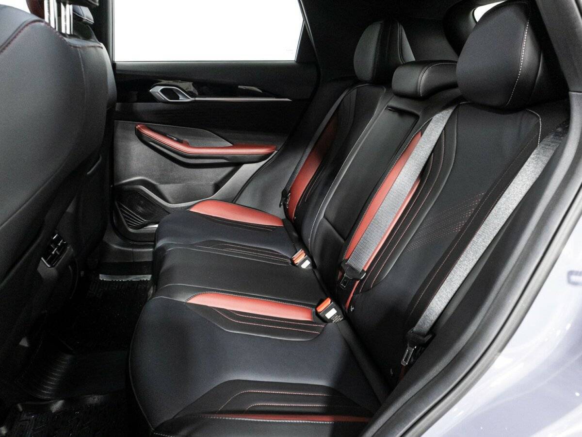 Geely Coolray б/у, 2023, Роботизированная. Фото: #9