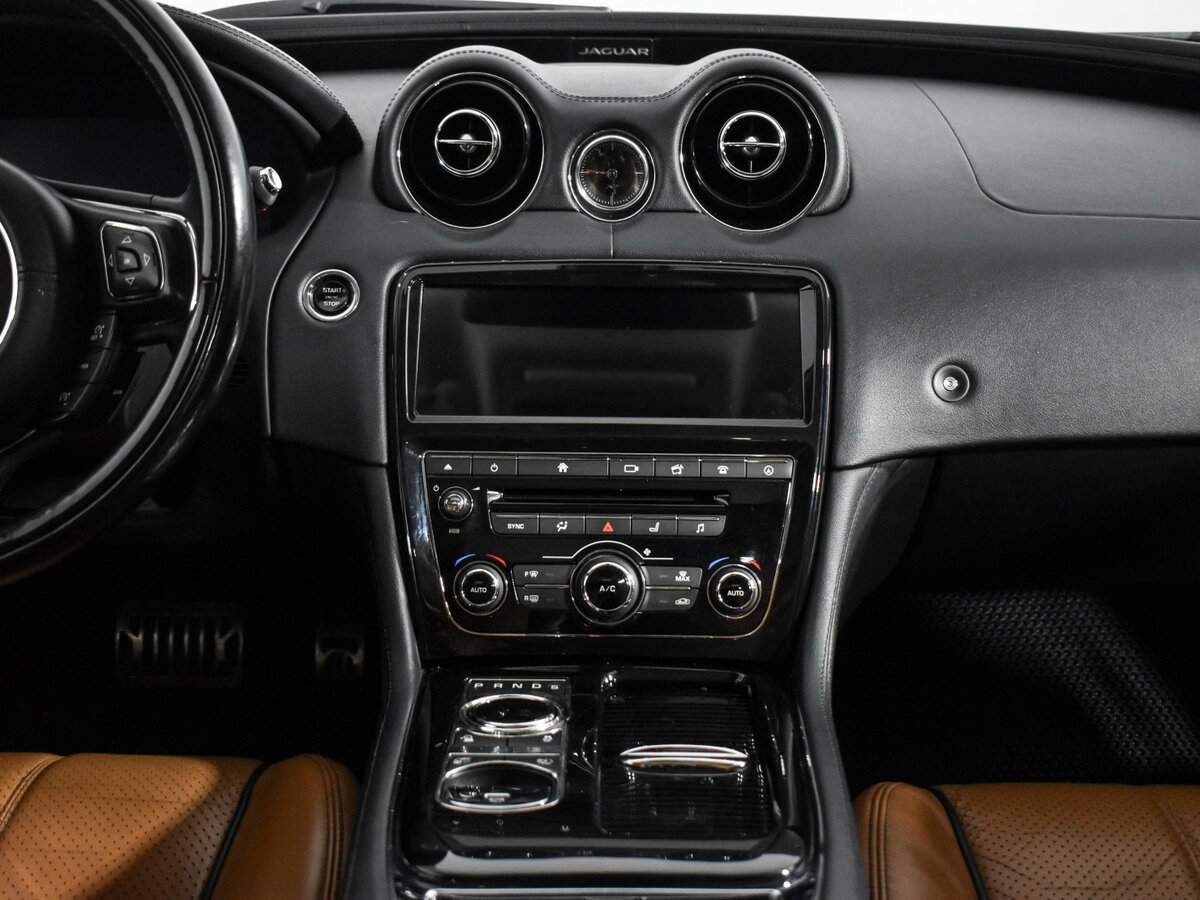 Jaguar XJ б/у, 2016, Автоматическая. Фото: #15