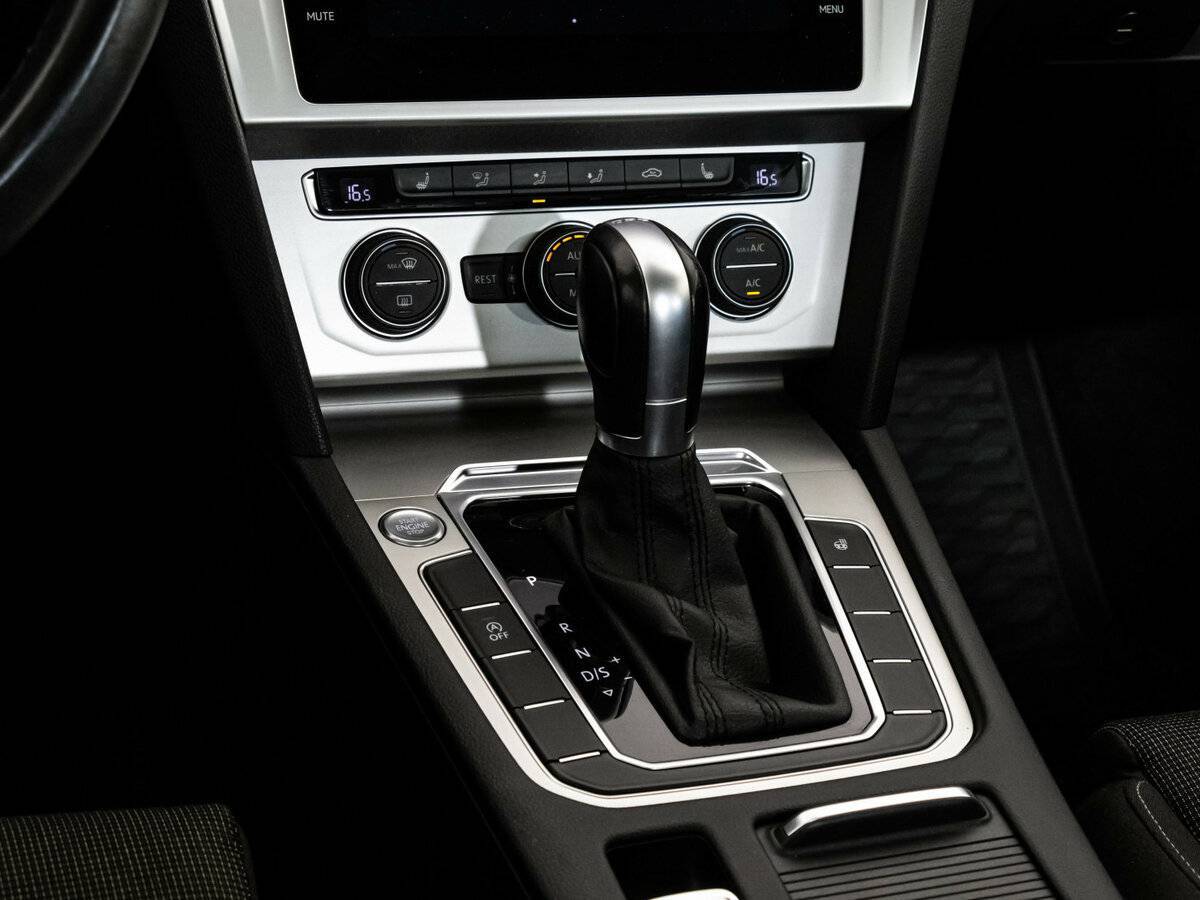 Volkswagen Passat б/у, 2018, Роботизированная. Фото: #12