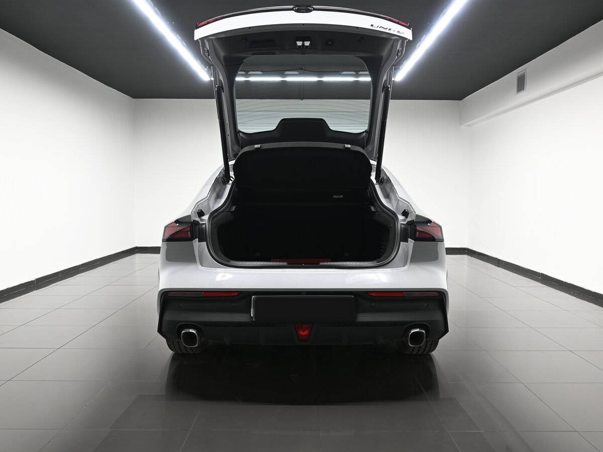 Changan UNI-V б/у, 2023, Роботизированная. Фото: #6