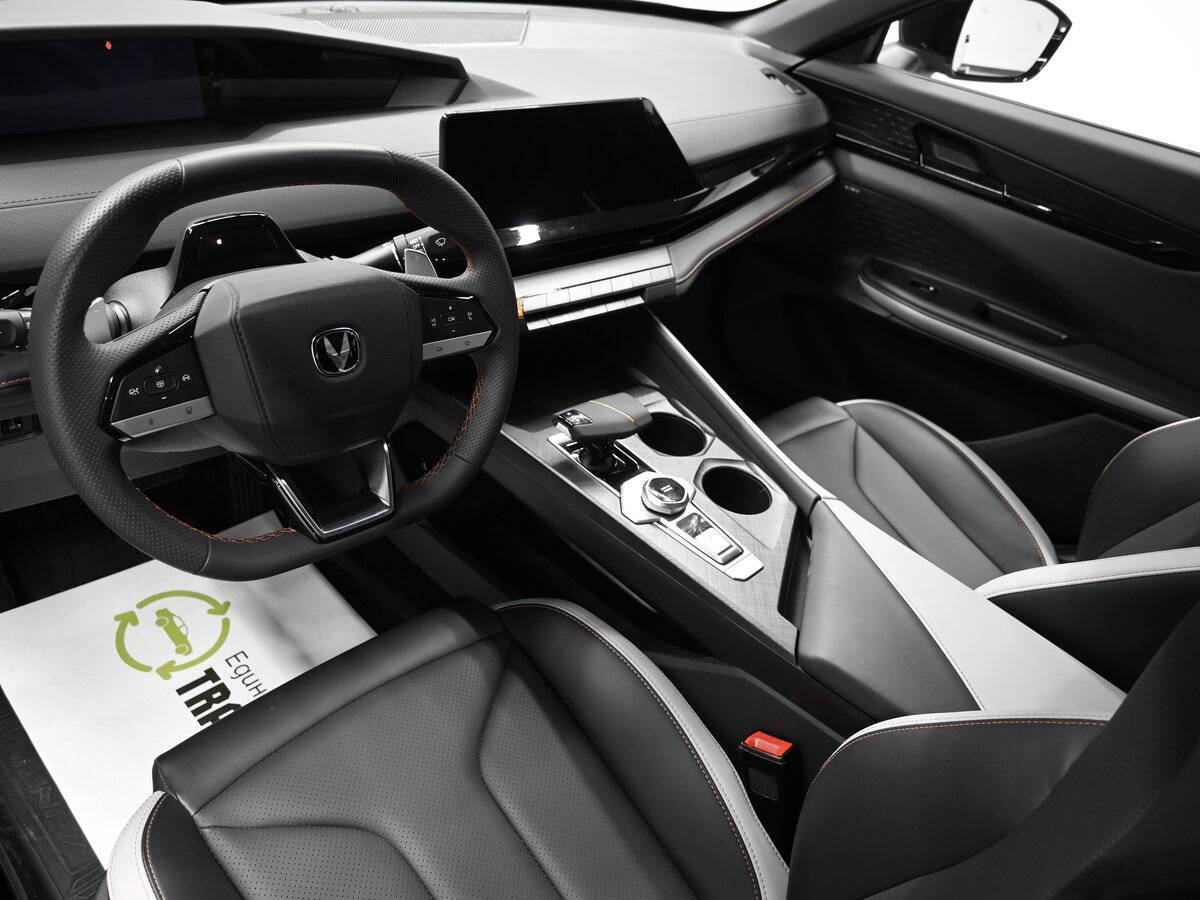 Changan UNI-V б/у, 2023, Роботизированная. Фото: #7