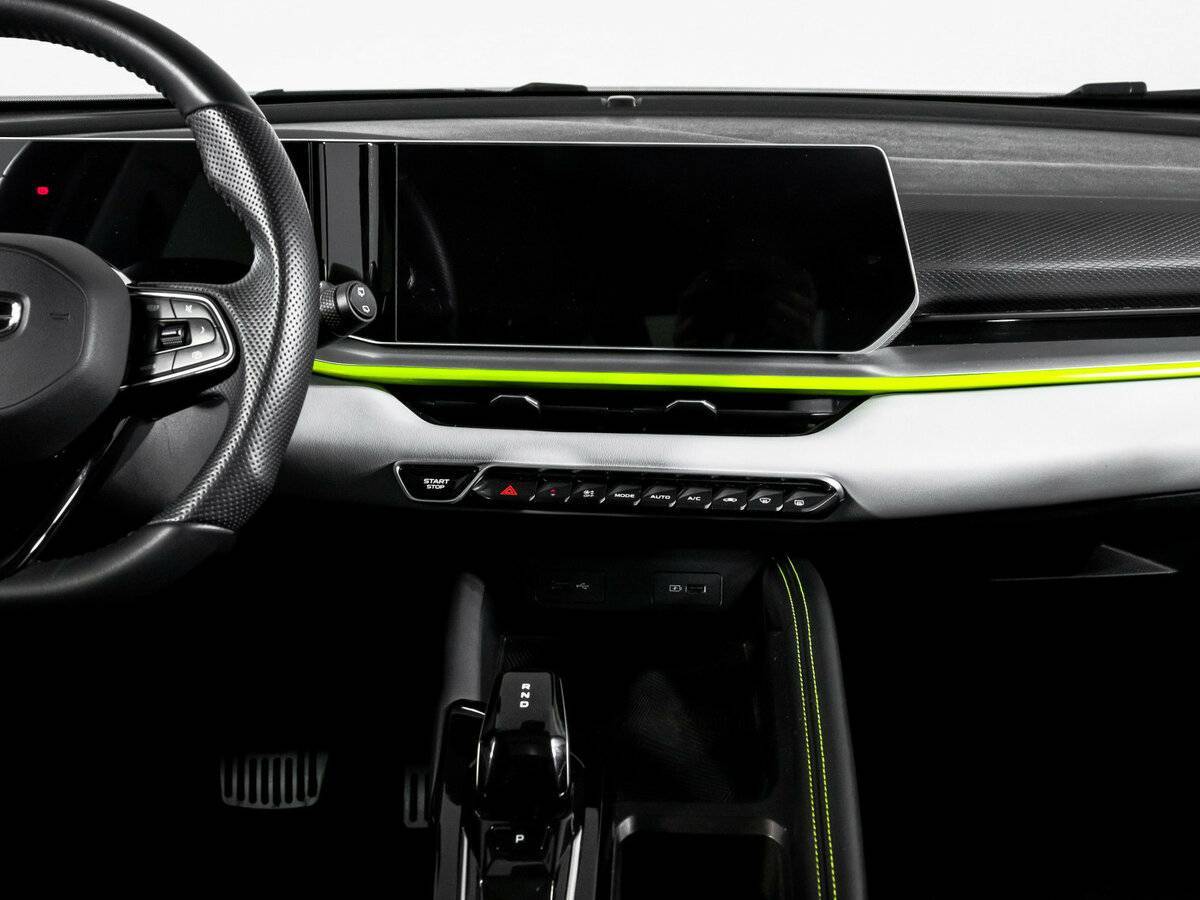 Geely Coolray б/у, 2023, Роботизированная. Фото: #12