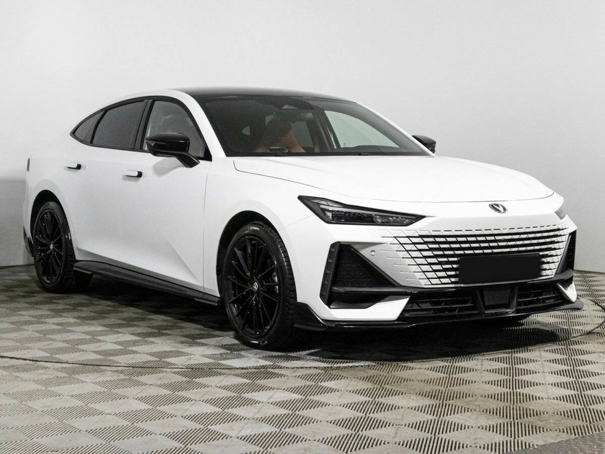 Changan UNI-V б/у, 2023, Роботизированная. Фото: #2