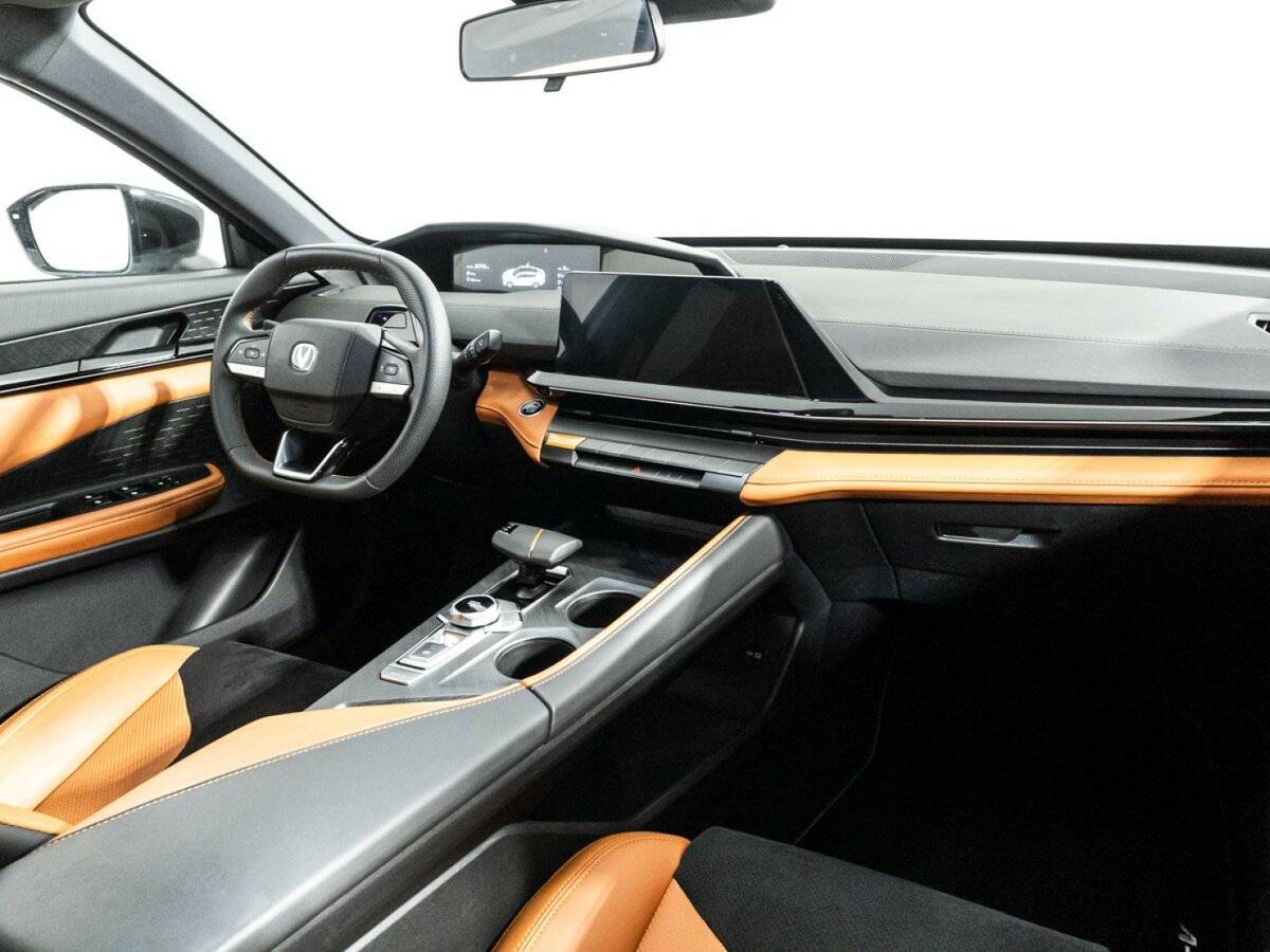 Changan UNI-V б/у, 2023, Роботизированная. Фото: #8