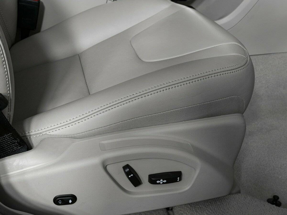 Volvo XC60 б/у, 2016, Автоматическая. Фото: #17