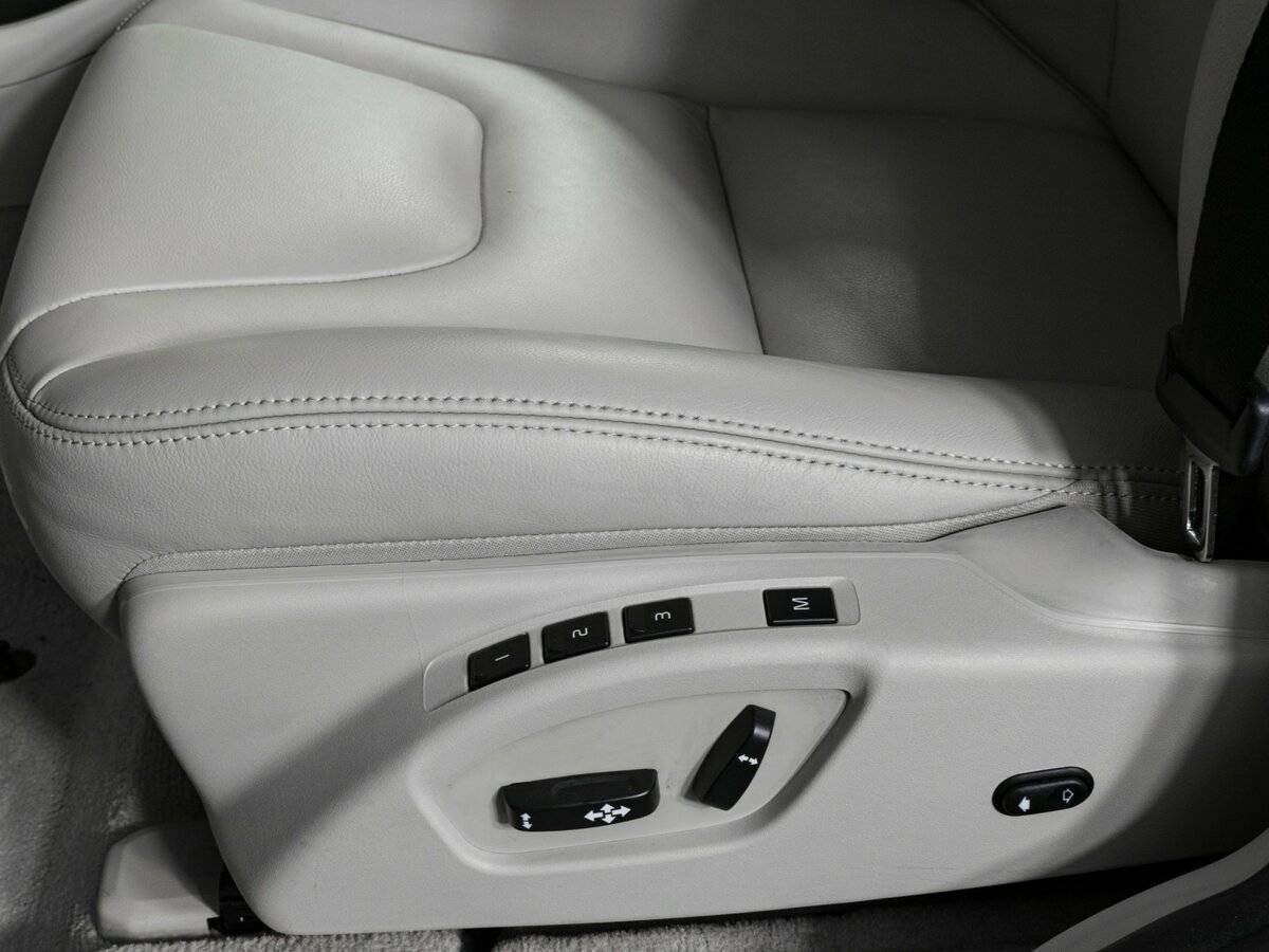 Volvo XC60 б/у, 2016, Автоматическая. Фото: #18