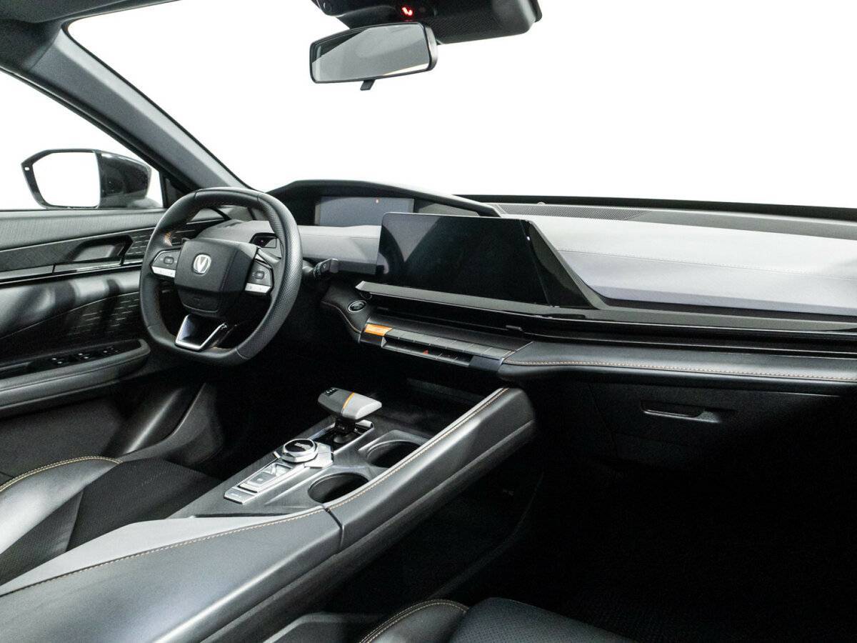 Changan UNI-V б/у, 2023, Роботизированная. Фото: #8