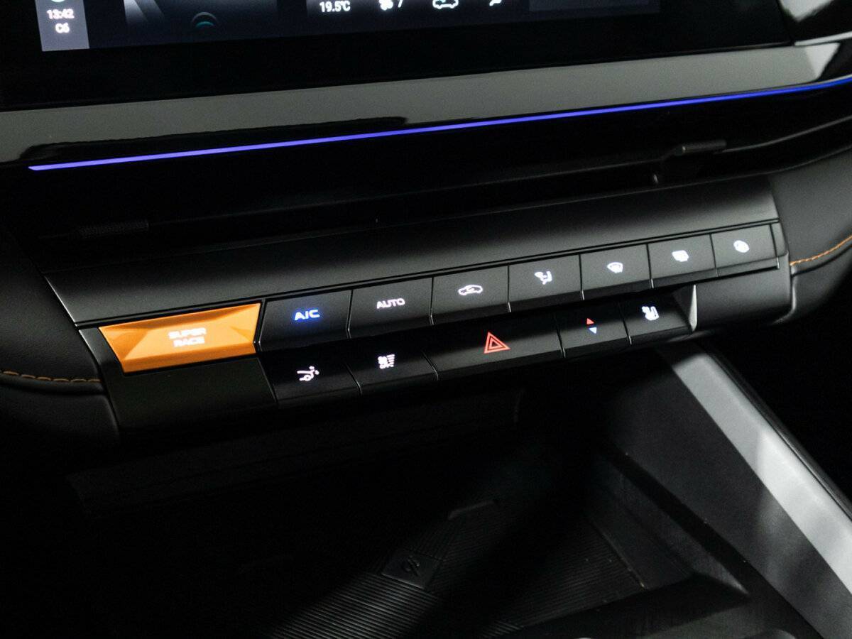 Changan UNI-V б/у, 2023, Роботизированная. Фото: #21