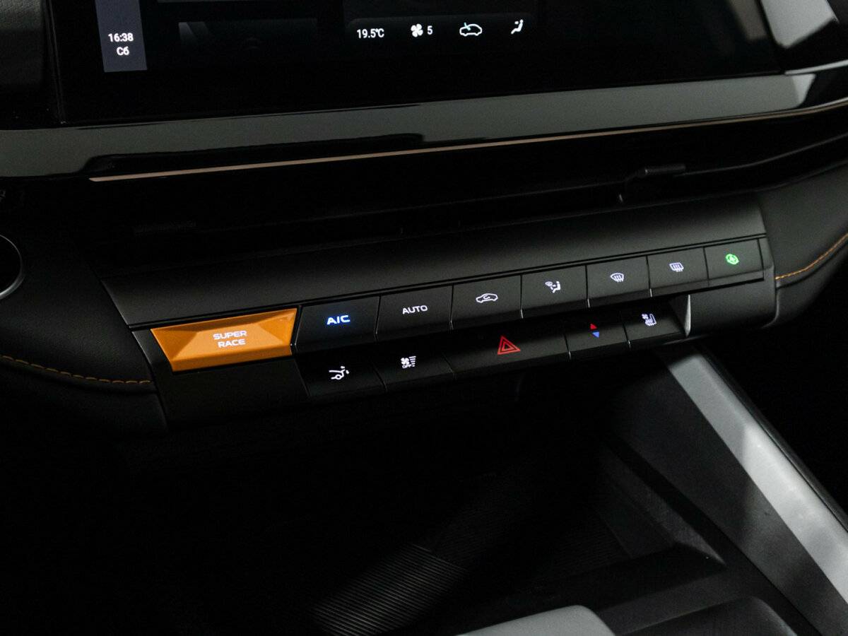 Changan UNI-V б/у, 2023, Роботизированная. Фото: #23