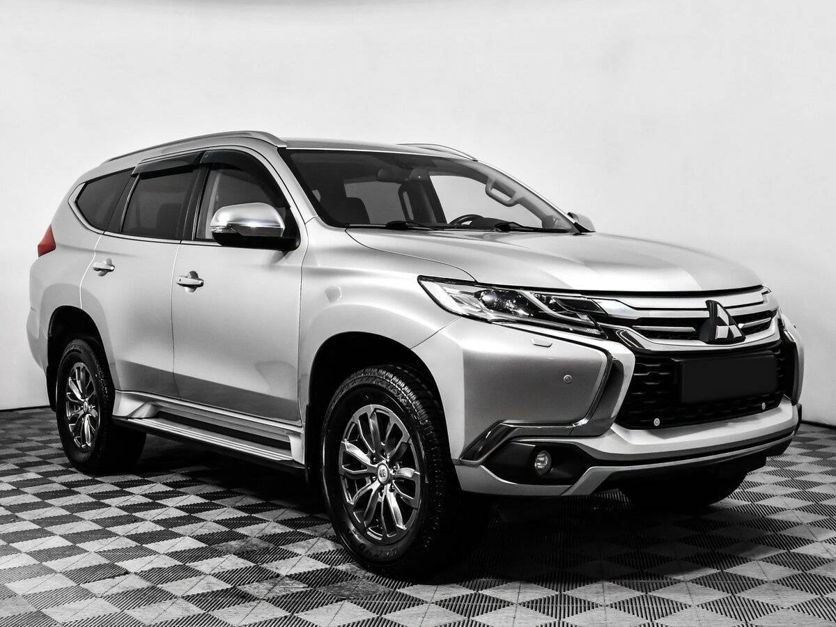 Mitsubishi Pajero Sport б/у, 2017, Автоматическая. Фото: #2