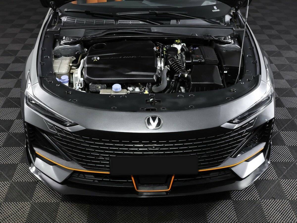 Changan UNI-V б/у, 2023, Роботизированная. Фото: #5