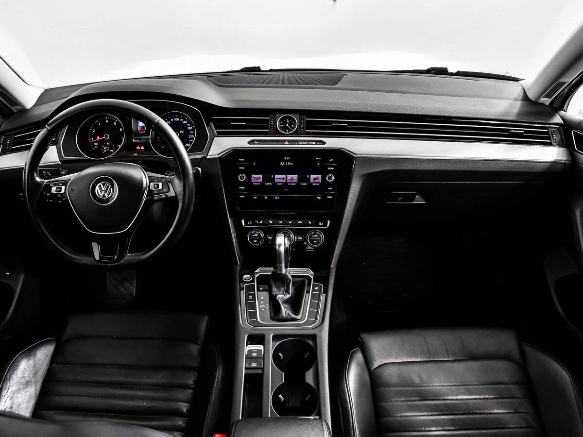 Volkswagen Passat б/у, 2018, Роботизированная. Фото: #9