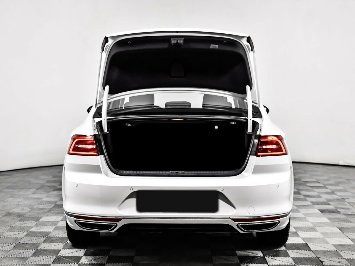 Volkswagen Passat б/у, 2018, Роботизированная. Фото: #11