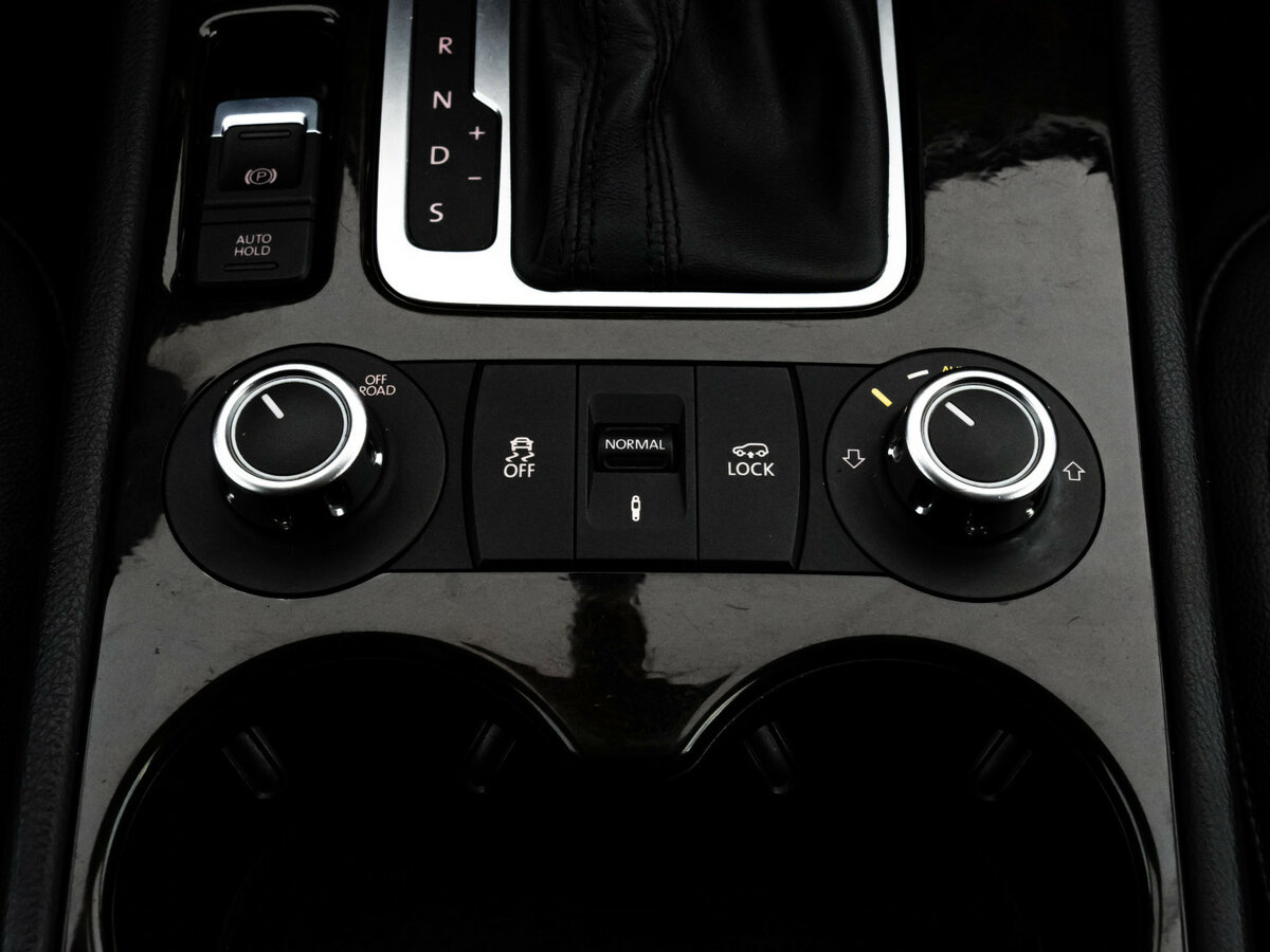 Volkswagen Touareg б/у, 2012, Автоматическая. Фото: #12