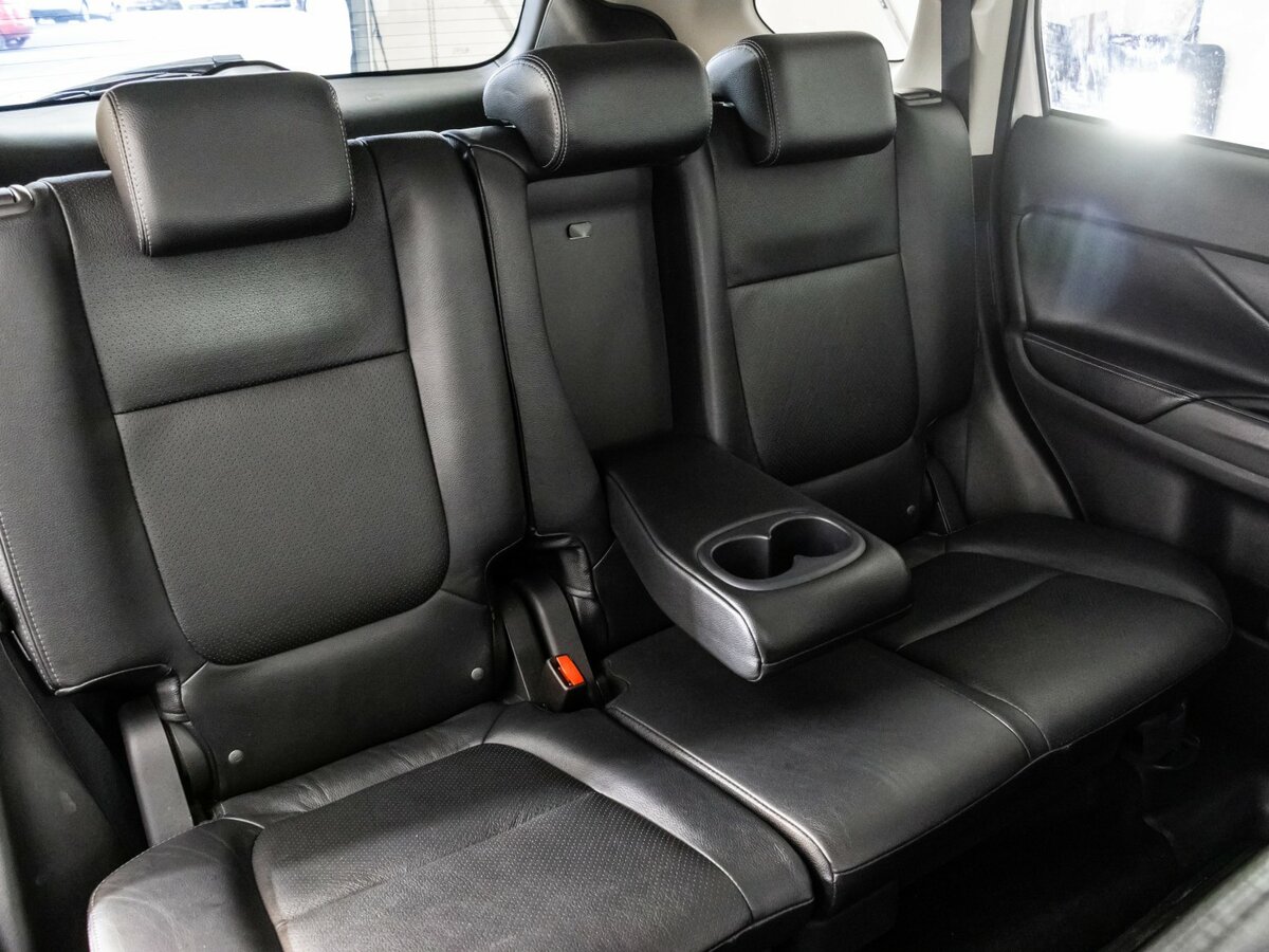 Mitsubishi Outlander б/у, 2017, Автоматическая. Фото: #24