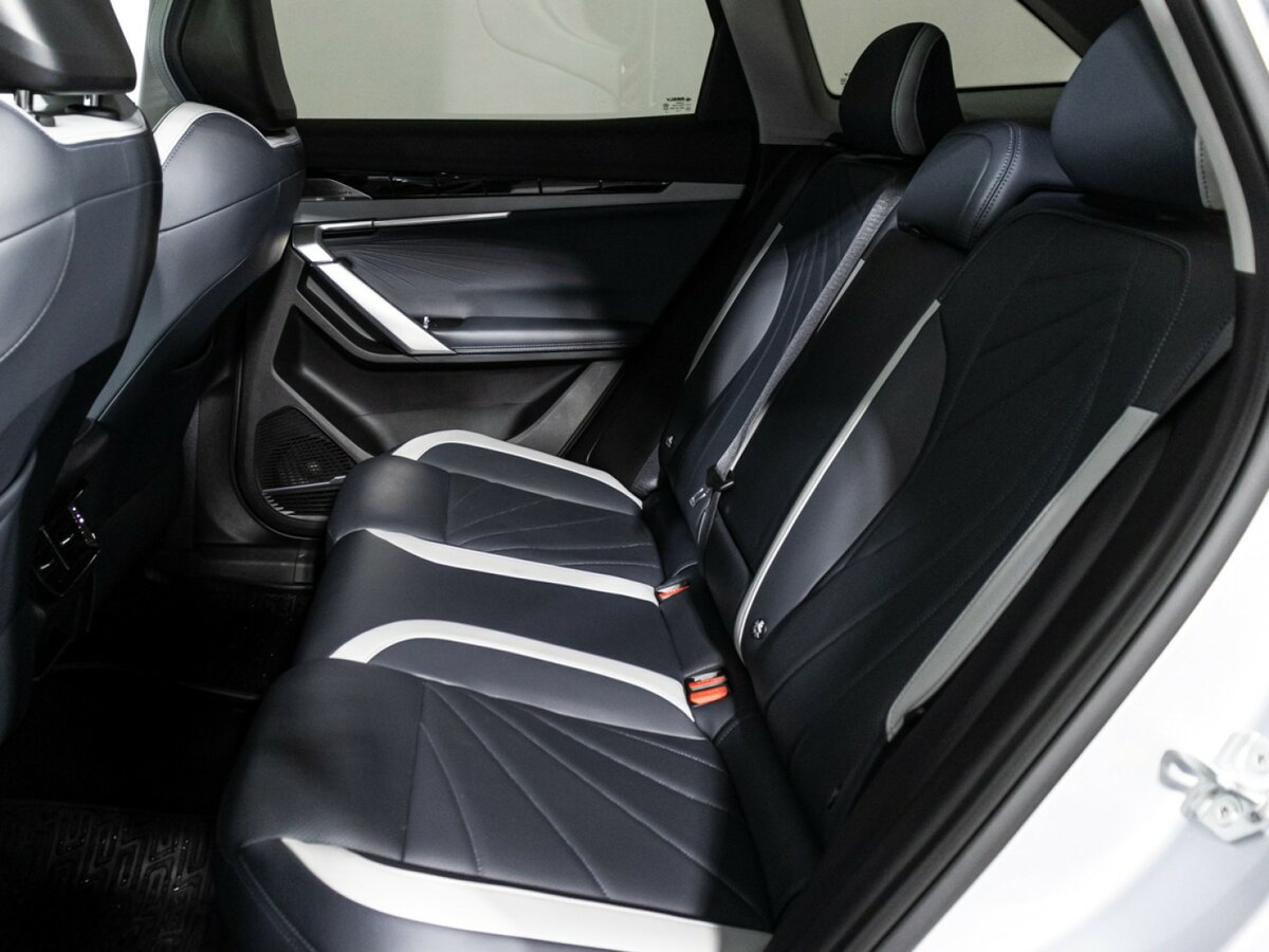 Geely Atlas б/у, 2024, Автоматическая. Фото: #9