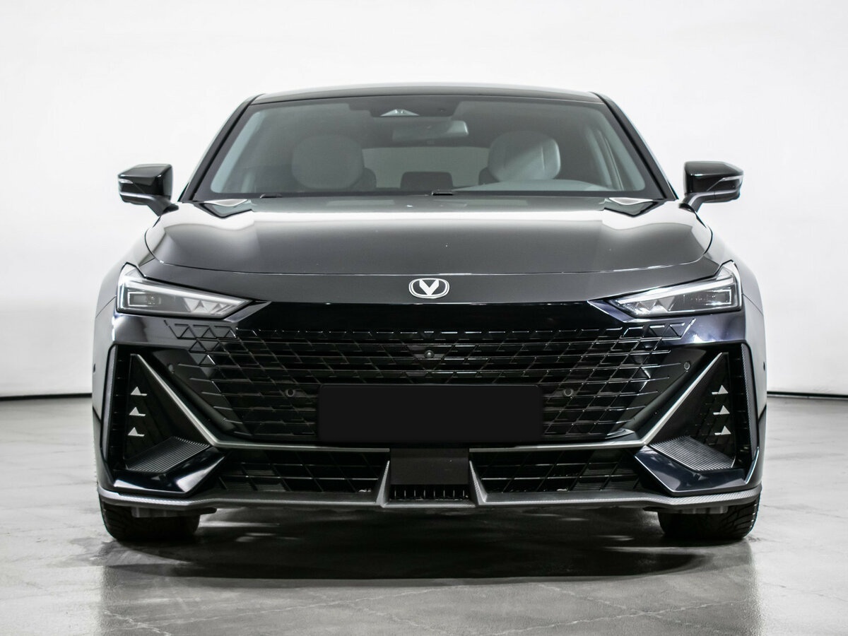 Changan UNI-V б/у, 2023, Роботизированная. Фото: #1