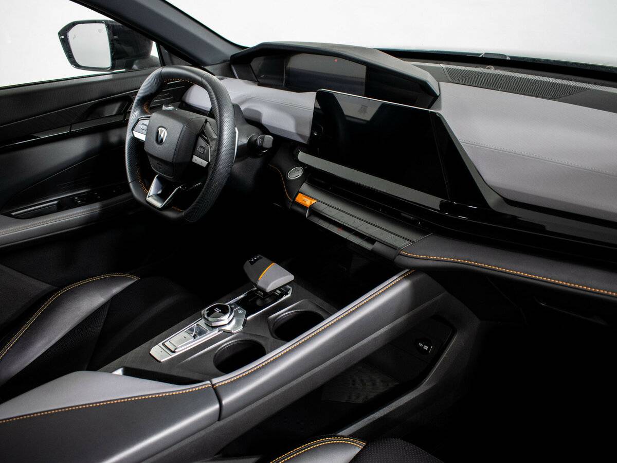 Changan UNI-V б/у, 2023, Роботизированная. Фото: #10