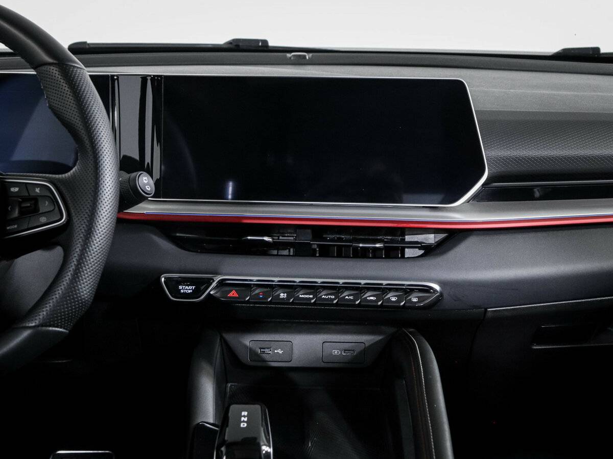 Geely Coolray б/у, 2024, Роботизированная. Фото: #9