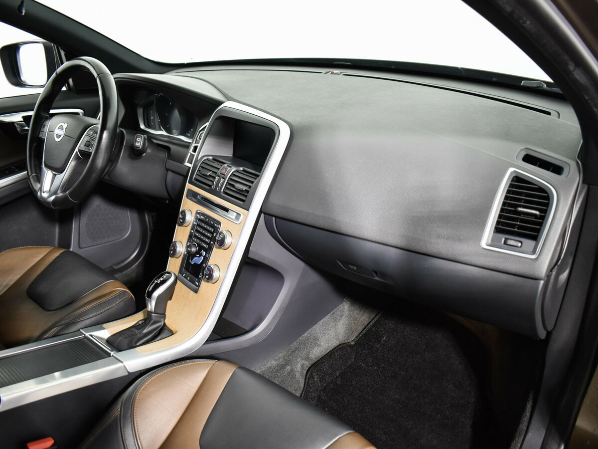 Volvo XC60 б/у, 2017, Автоматическая. Фото: #10