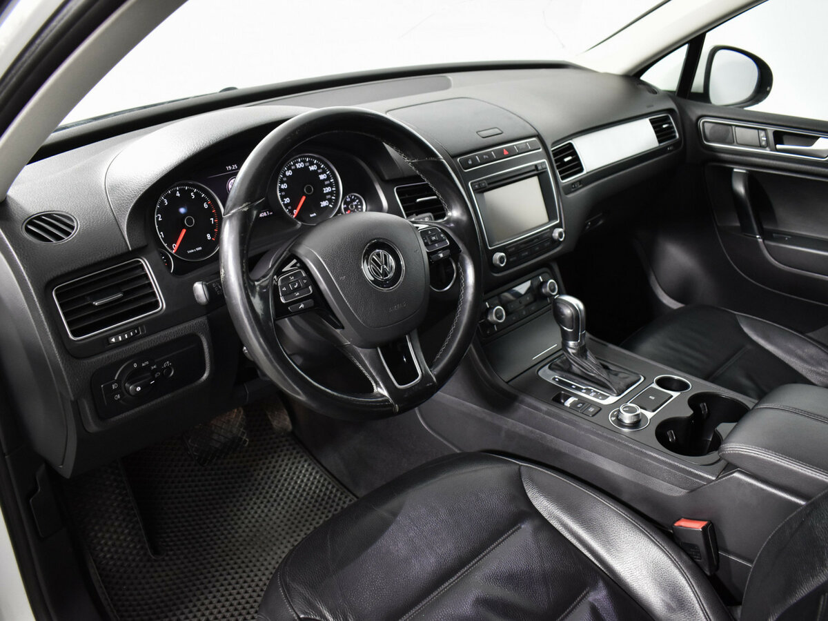 Volkswagen Touareg б/у, 2015, Автоматическая. Фото: #8