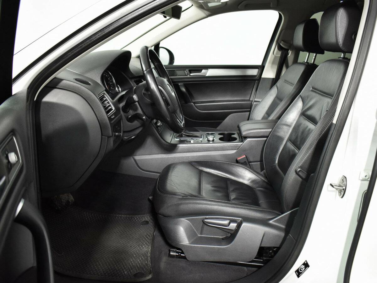 Volkswagen Touareg б/у, 2015, Автоматическая. Фото: #9