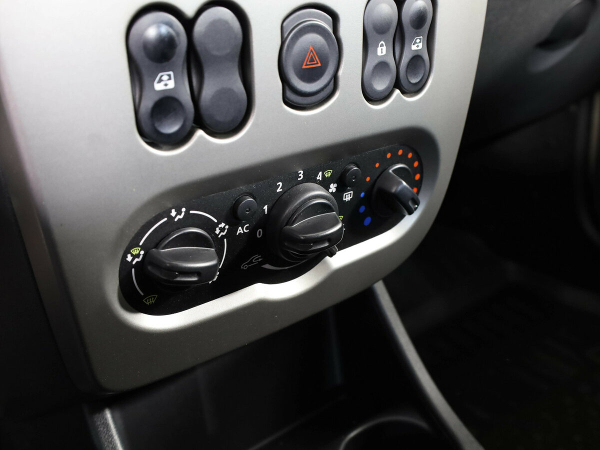 Renault Logan б/у, 2015, Автоматическая. Фото: #11