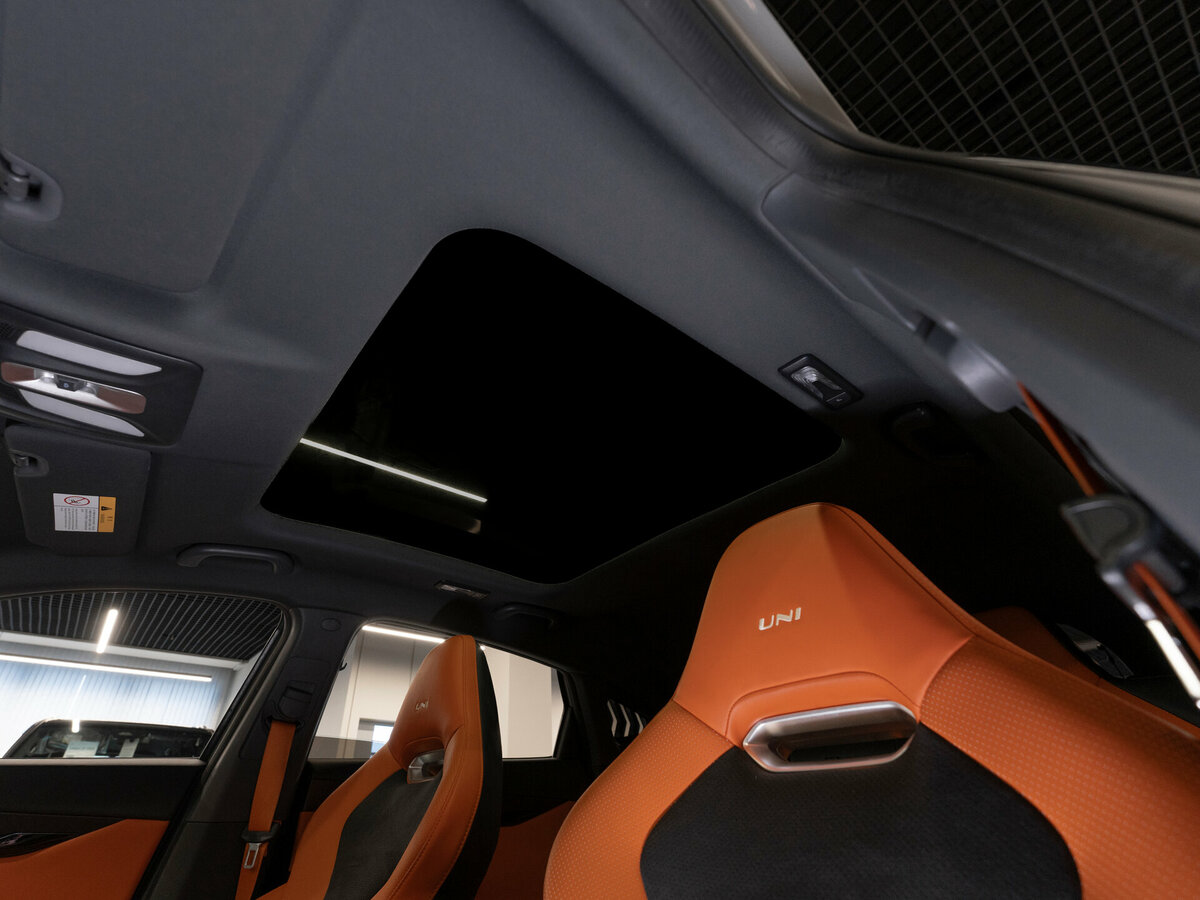 Changan UNI-V б/у, 2023, Роботизированная. Фото: #9